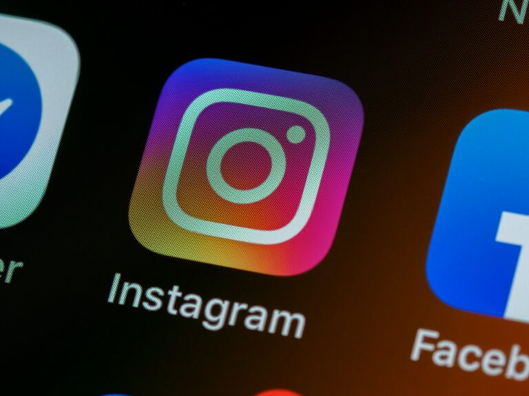 INSTAGRAM und FACEBOOK